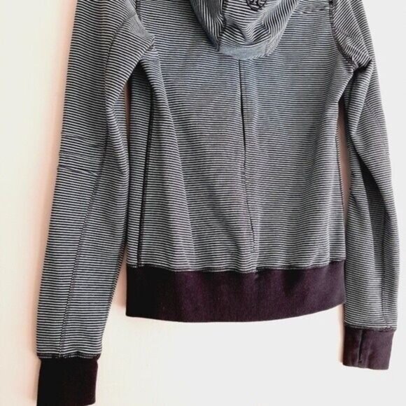LULULEMON Bliss Break Hoodie Jacket Full-Zip Front Blue Stripe Sz M 6 8 - Picture 11 of 15